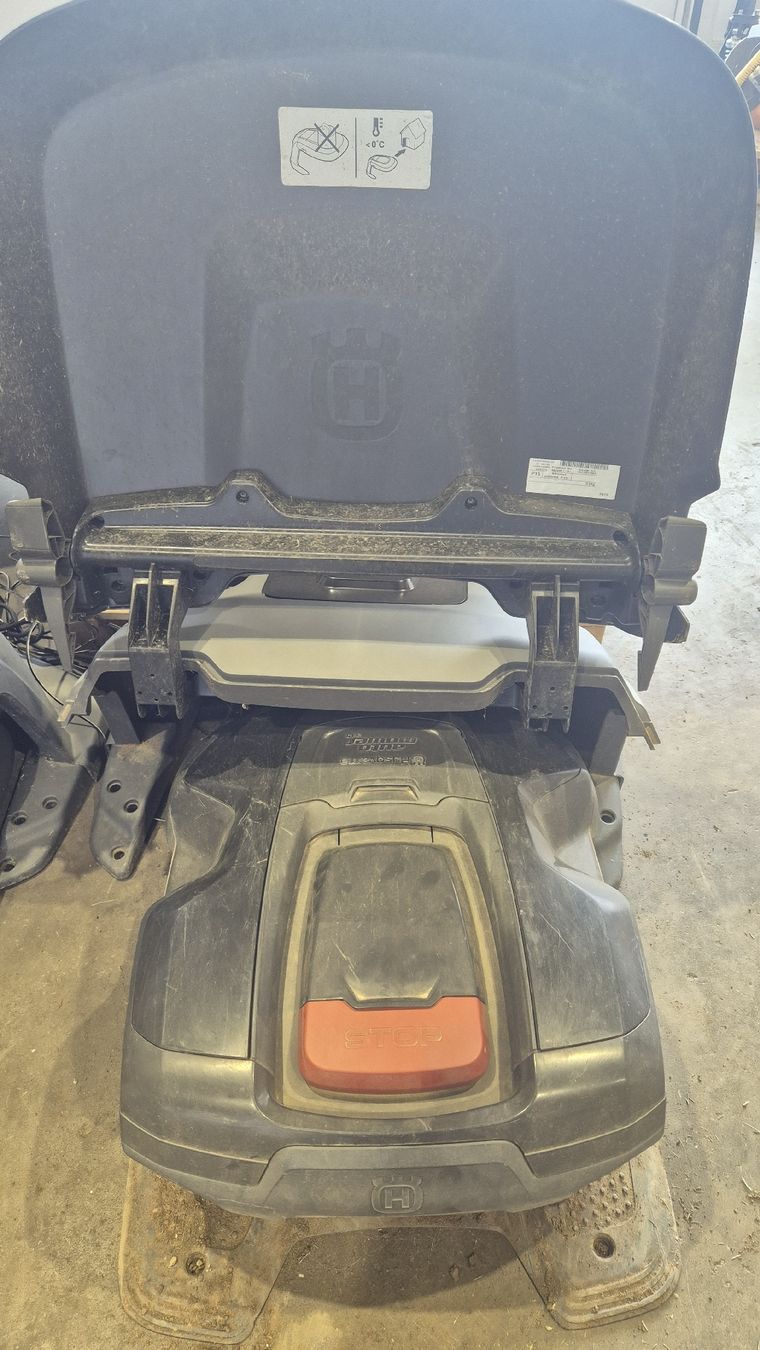 Husqvarna Rasenmäher: Robot tondeuse Husqvarna – Gebraucht aus Courrendlin von MouttetMachines