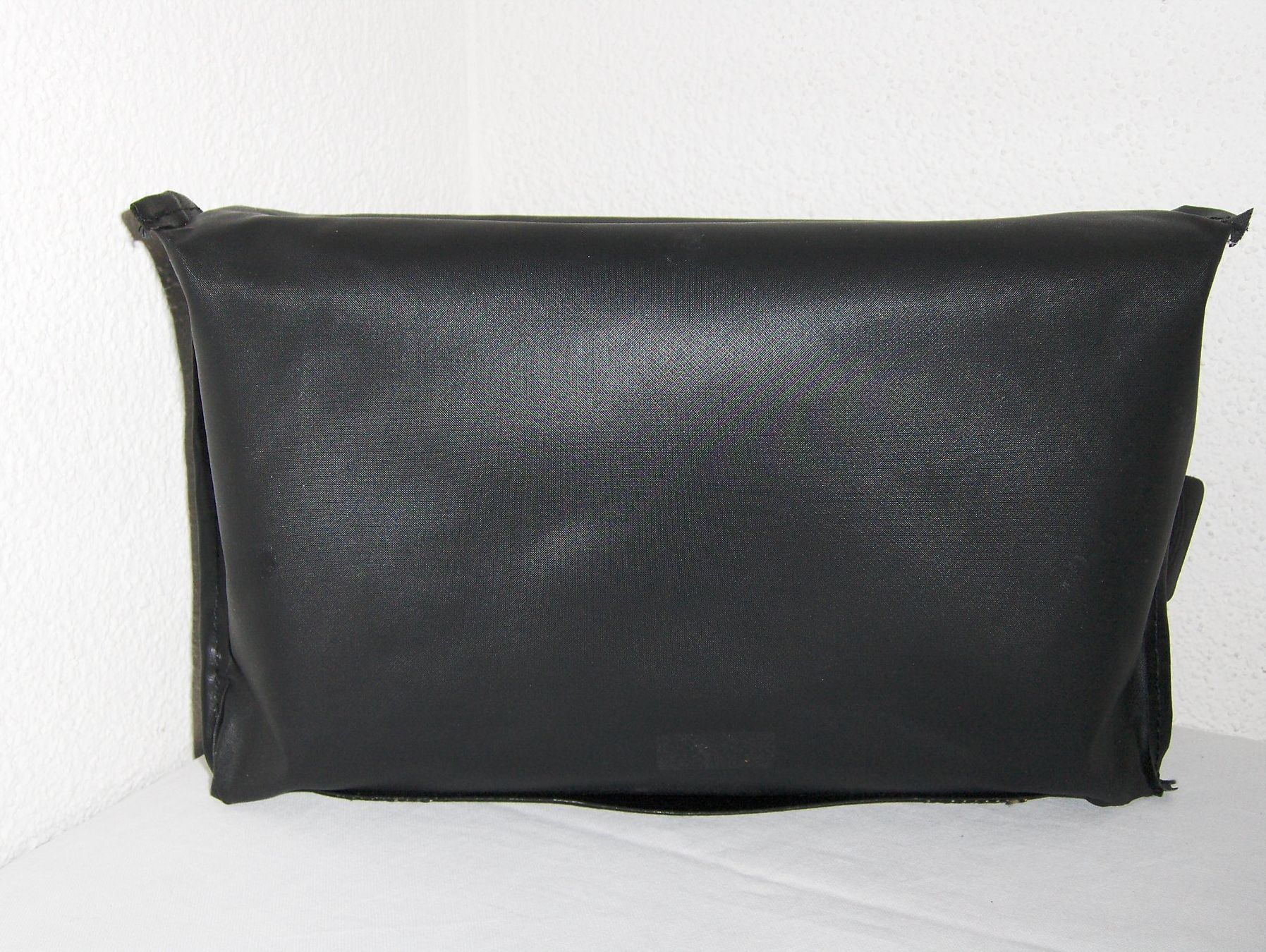 Longchamp Custodie per cosmetici: Necessaire Longchamp Farbe schwarz – Usato da Dübendorf venduto da alracfo 3