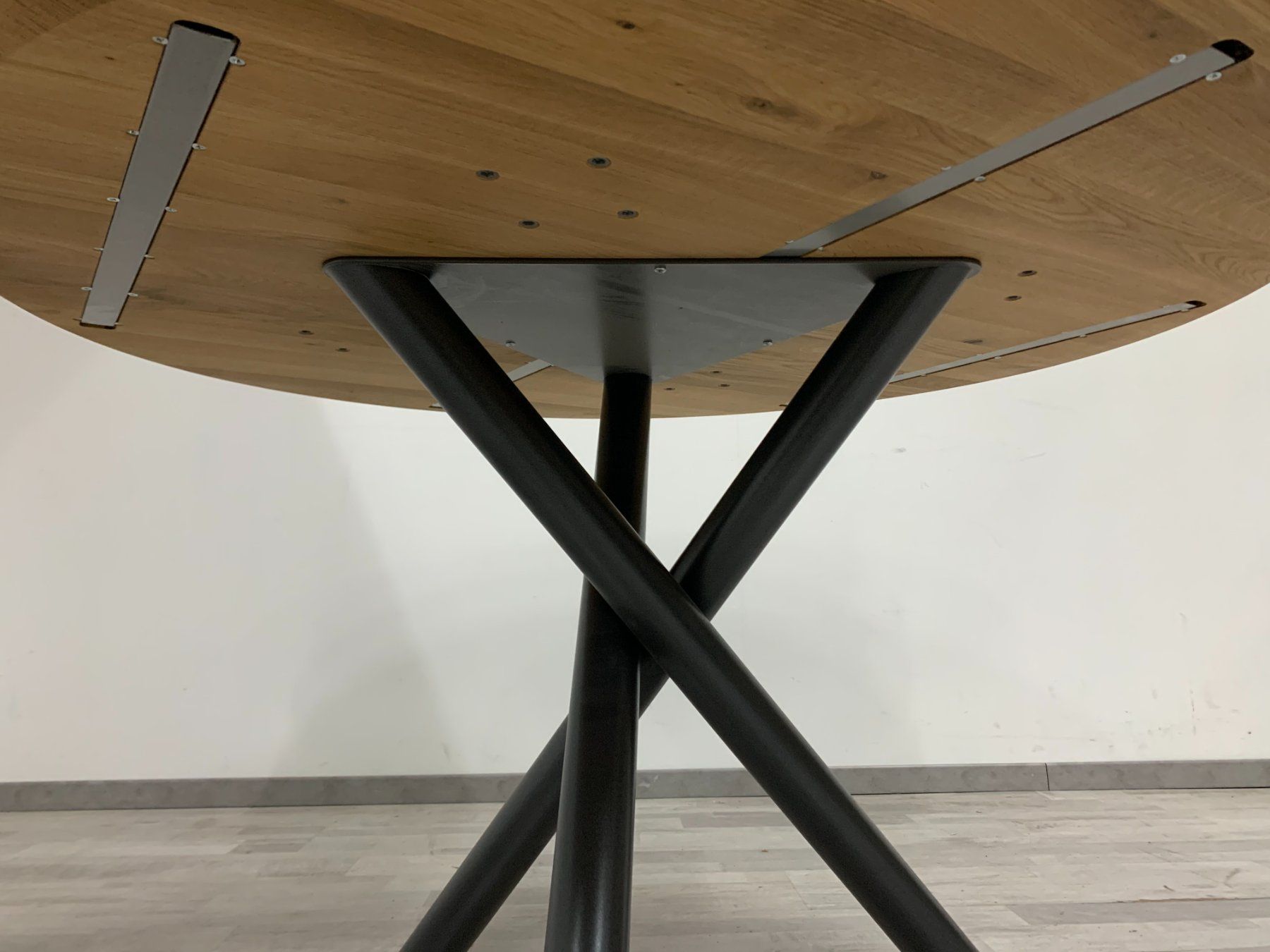 Tische: Runder Esstisch / Eiche, massiv / Durchmesser 120 cm – Neu (gemäss Beschreibung) aus Zürich von  6