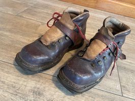 Schuhe (O 8), Skischuhe der ca. 1940er Jahre