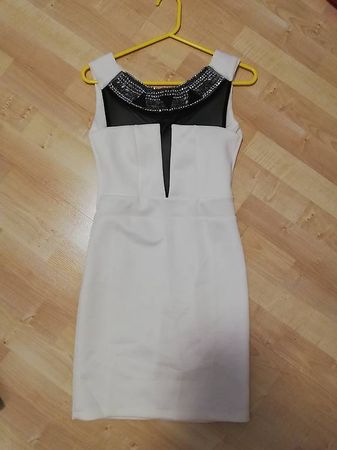 Elegantes Kleid weiss Gr. 34 mit Perlenkragen