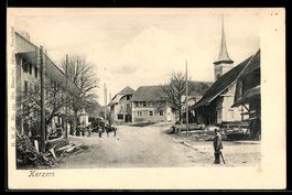 AK Kerzers, Straßenpartie mit Kirche