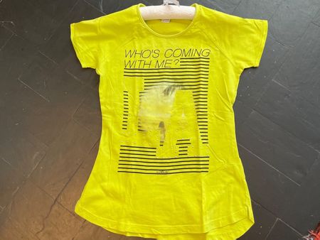 💚 T-shirt vert citron imprimé T.176