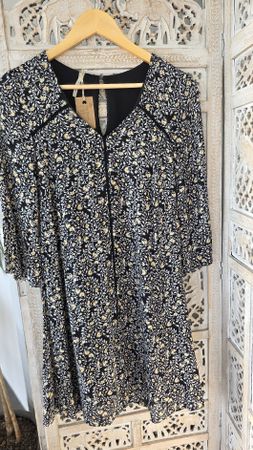 Robe fleurie ICODE Taille 34/36 état neuf
