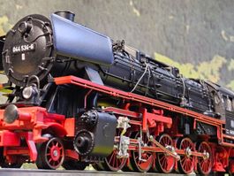 Märklin 37880 Güterzuglokomotive mit Schlepptender _ digital
