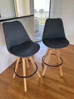 2er Set Barhocker - Holzfüsse und grauer Stoffbezug