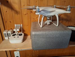 DJI Phantom 4 Drohne mit Transportkoffer