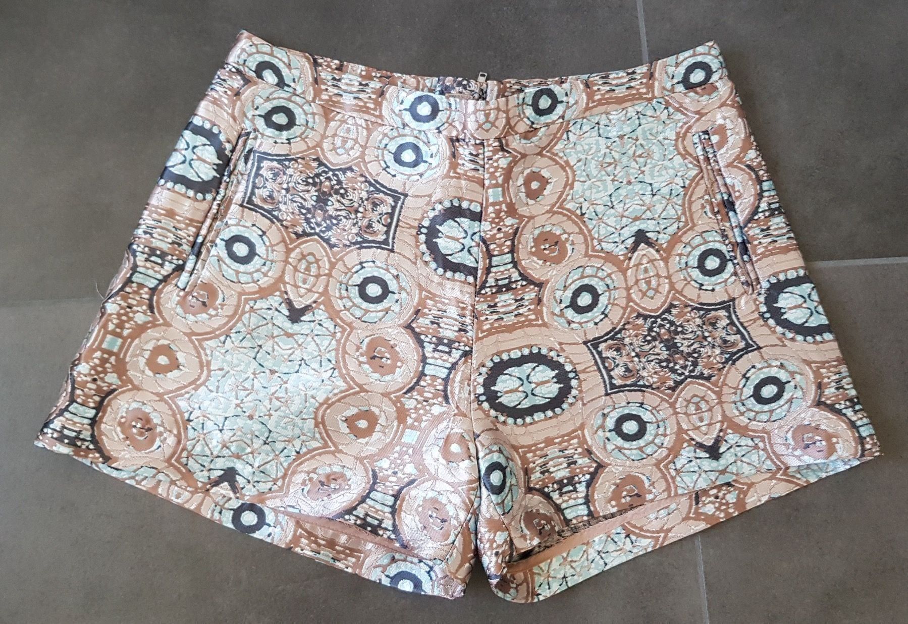 Hosen: Elegante Shorts von "H&M" Gr 34 – Neu (gemäss Beschreibung) aus Richterswil von Rem2011