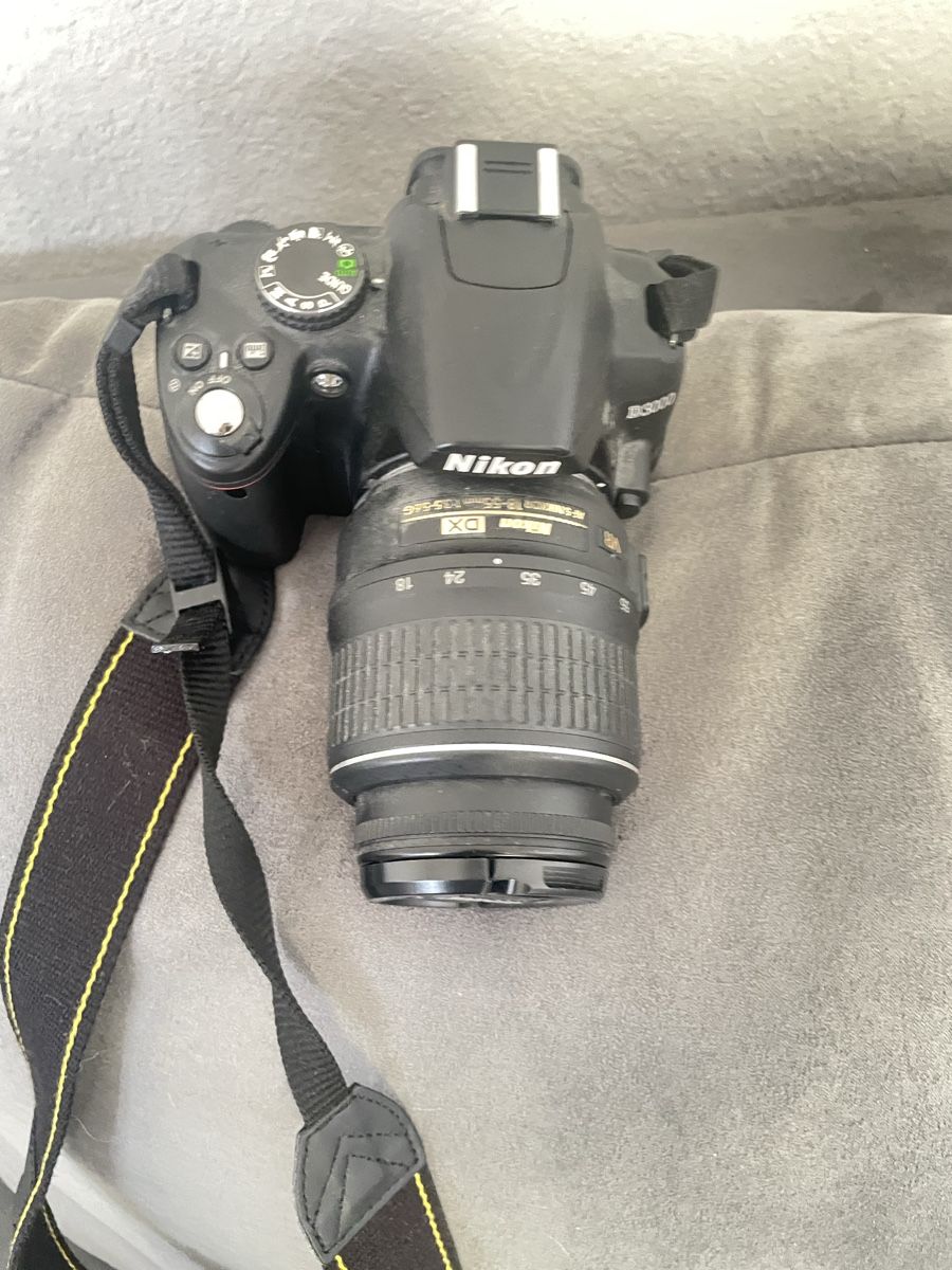 Nikon Fotocamera: Nikon D3000 Digital Spiegelreflexkamera mit Objektiv & Tasch – Nuovo (secondo la descrizione) da bülach venduto da dilek5000 1
