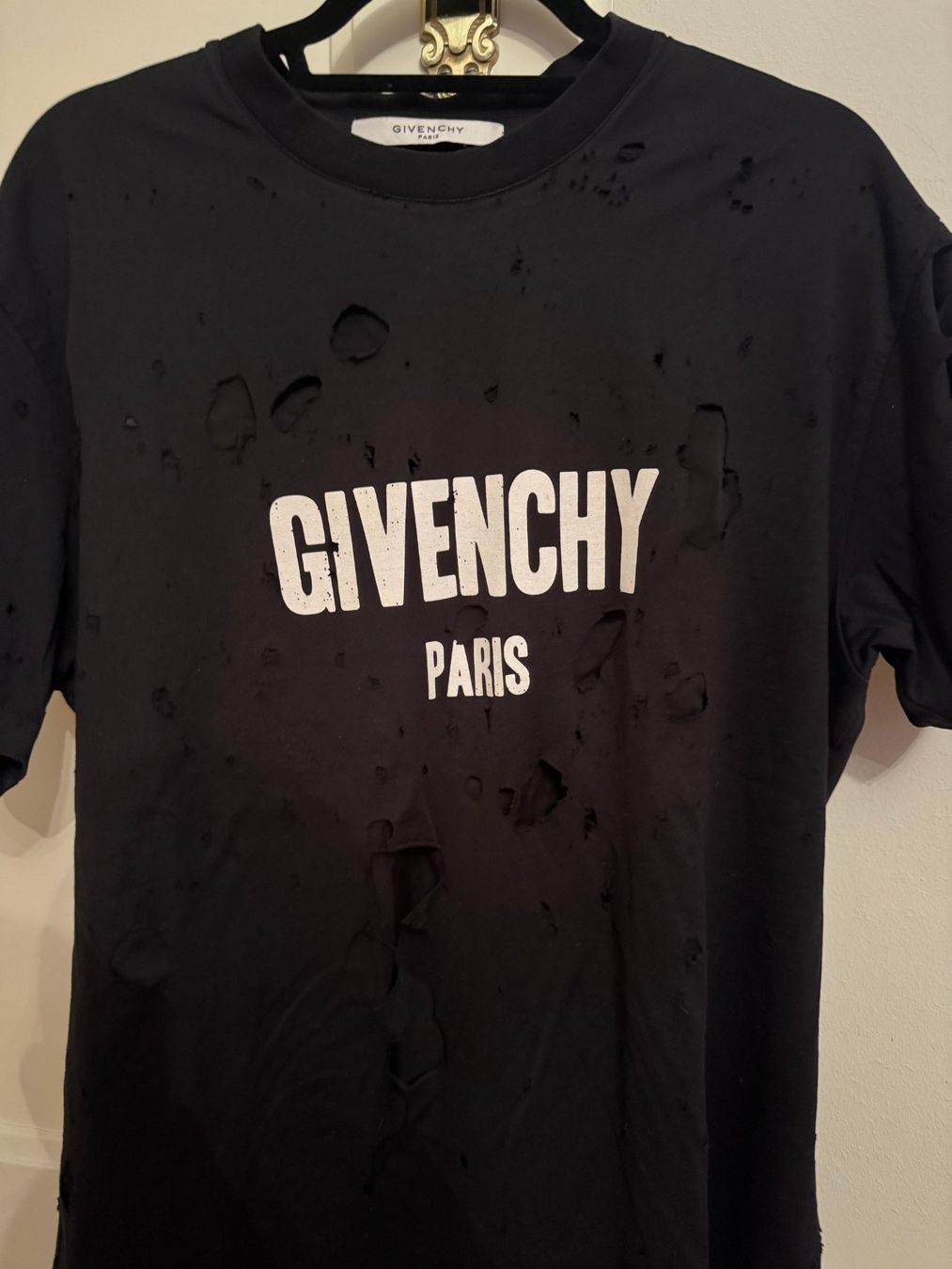 Givenchy T-Shirts: Givenchy Oversized T-Shirt Destroyed Look schwarz – Neu (gemäss Beschreibung) aus Grenchen von Lucifero17 1