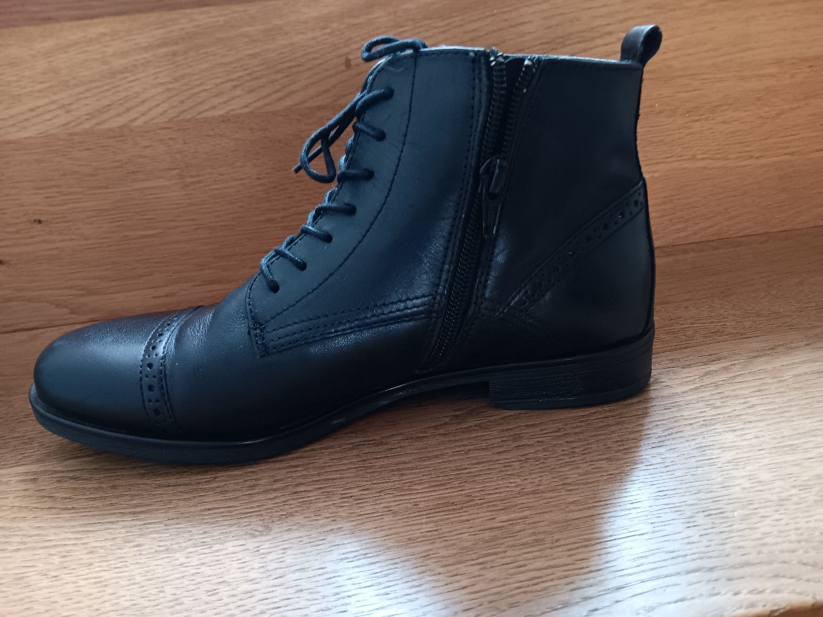 Scarpe da donna: Schwarze Lederstiefeletten, Gr. 38 – Usato da Sempach venduto da benzi70 3