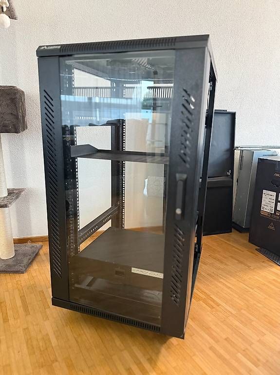 Racks & Ständer: Server rack cabinet Lanberg 22U – Gebraucht aus Brunnen von vkudrya