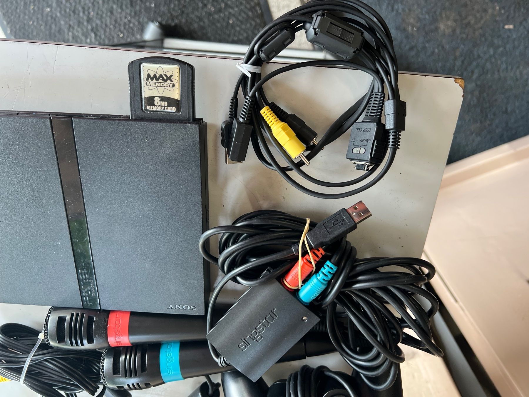 Sony Console: Playstation 2 Singstar Bundle mit Zubehör gebraucht – Usato da Gebenstorf venduto da Secondtronik 2