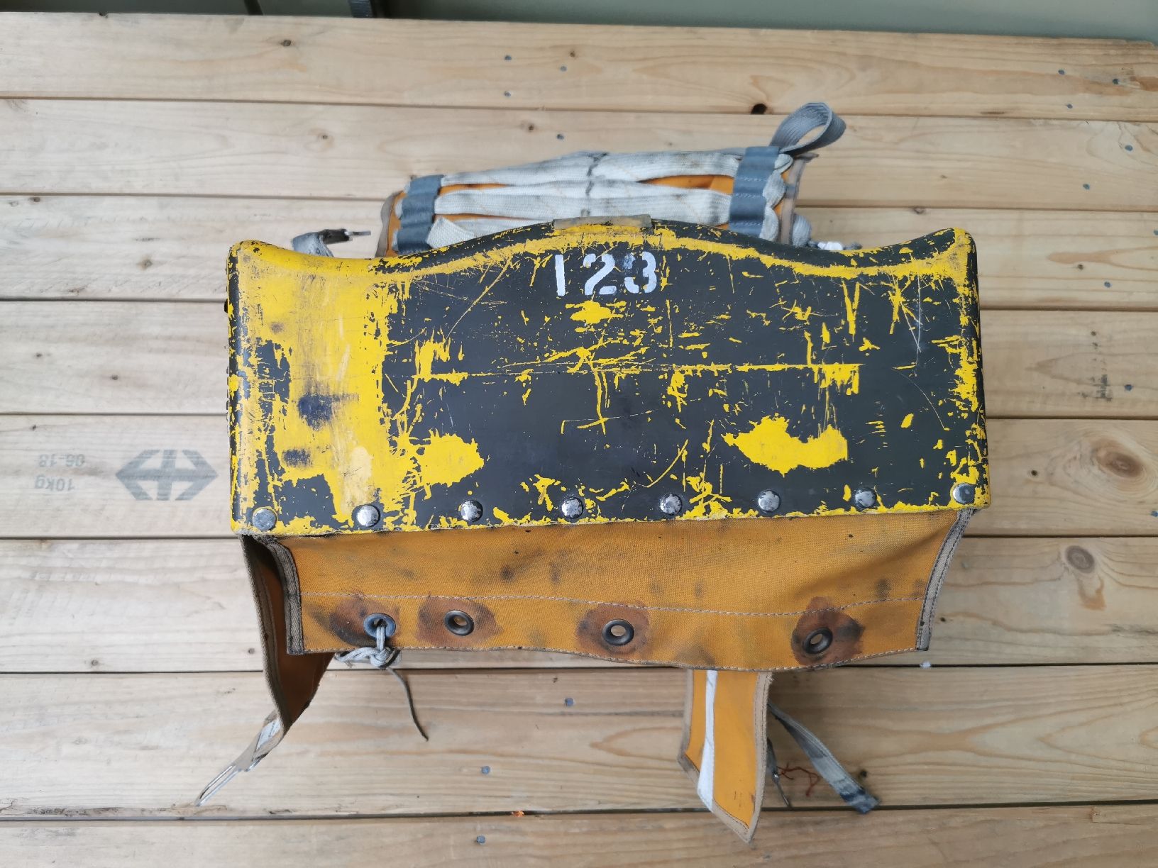 Misurare: Notpaket Schleudersitz Hawker Hunter Fliegertruppe Luftwaffe – Usato da Neuenkirch venduto da bf-109 2