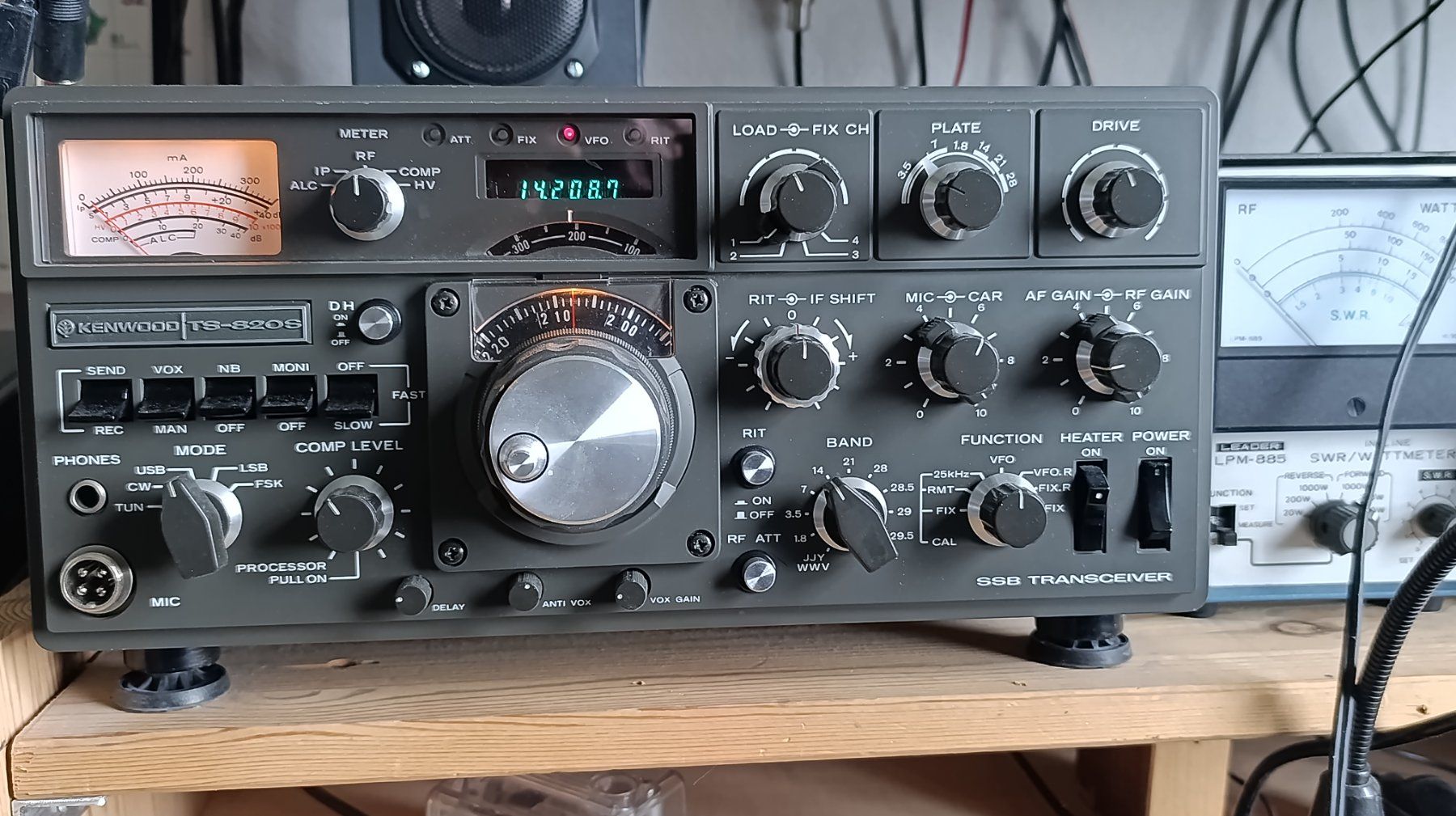 Kenwood Radiocomunicazione: Kenwood TS-820S SSB-Transceiver mit SP-820 – Usato da Meilen venduto da HB9BTE 3