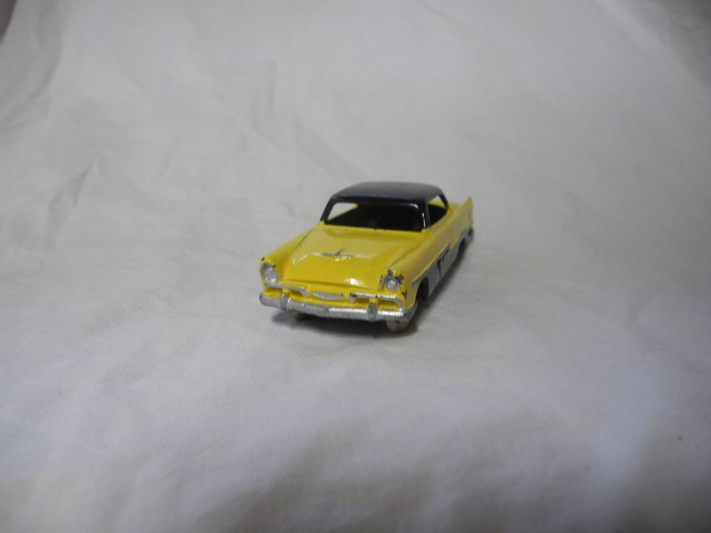 DINKY TOYS FRANCE - 24D - Plymouth Belvédère - Gris et rouge - boite | BRICABOCK