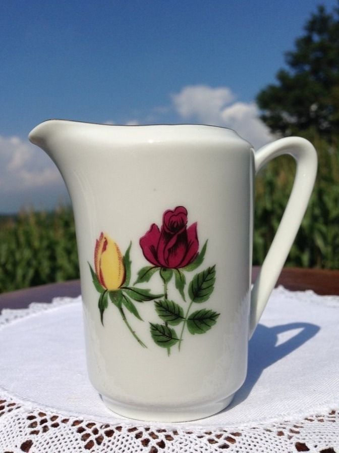 Kahla Karaffen: KAHLA  Cremier  Milchkrügli 60ties Rosenmotiv Vintage – Gebraucht aus Subingen von Etageren