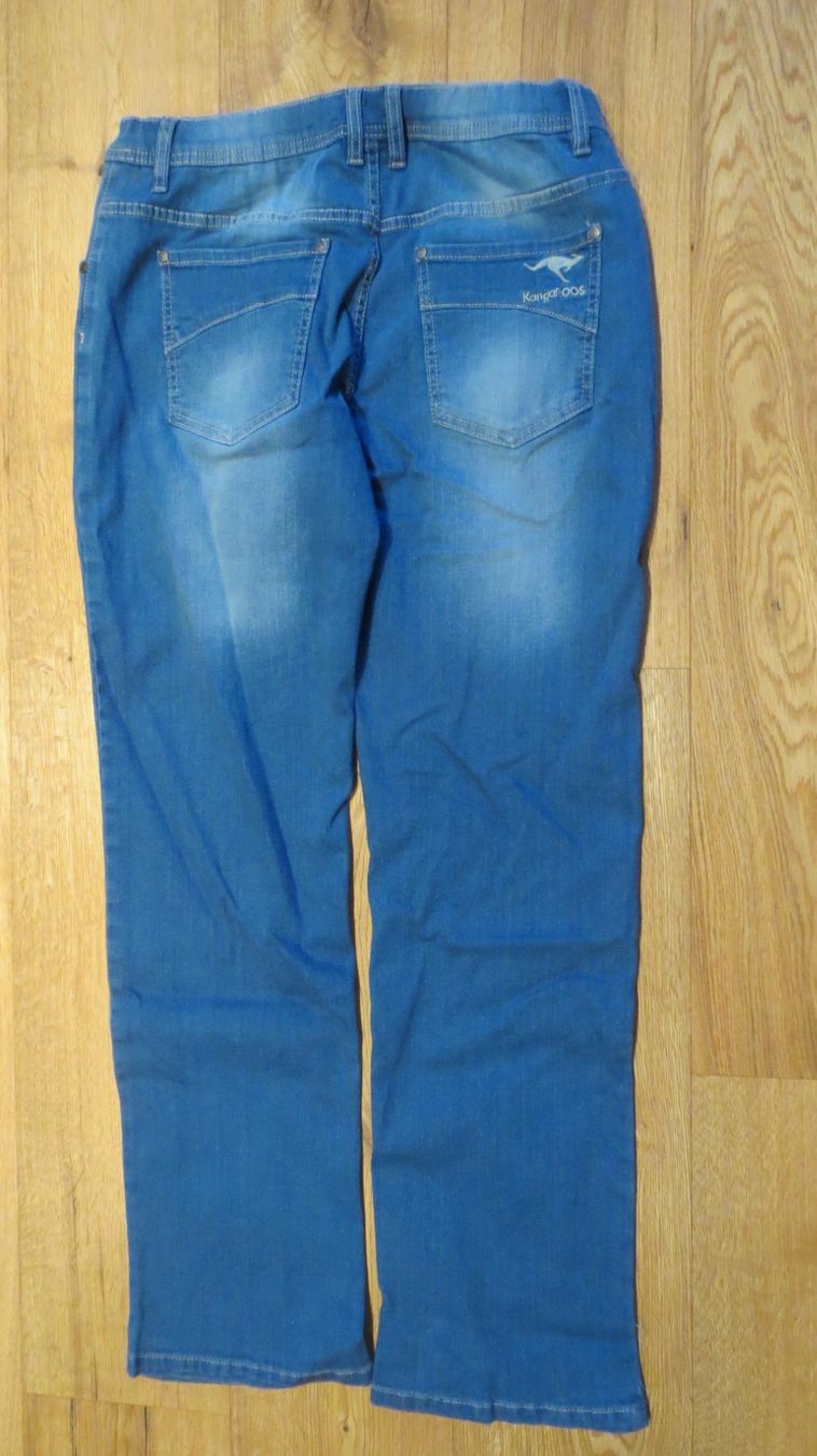 Pantaloni: KangaROOS Jeans, Top Zustand – Usato da Utzenstorf venduto da plus01 6