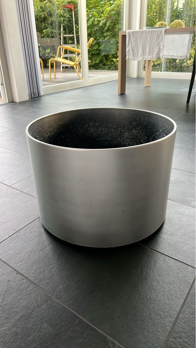 Blumentöpfe: 2 Stk. Blumentopf rund Kunststoff Silber  – Gebraucht aus Bad Zurzach von Heugumper7