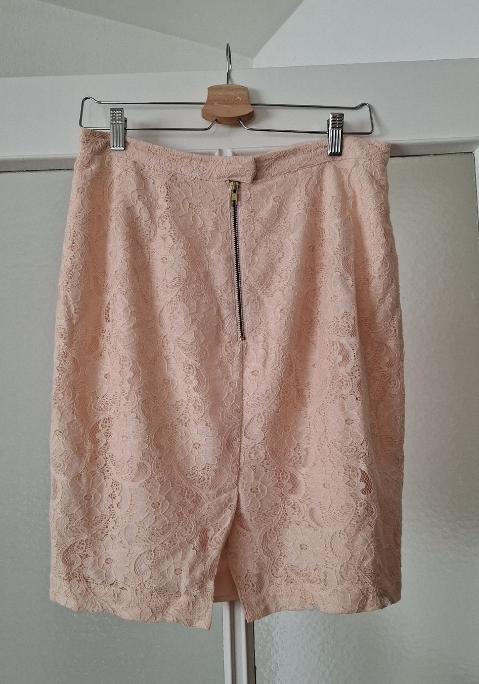H&M Gonne: Jupe dentelle rose H&M – Usato da Vevey venduto da latessinoise 2