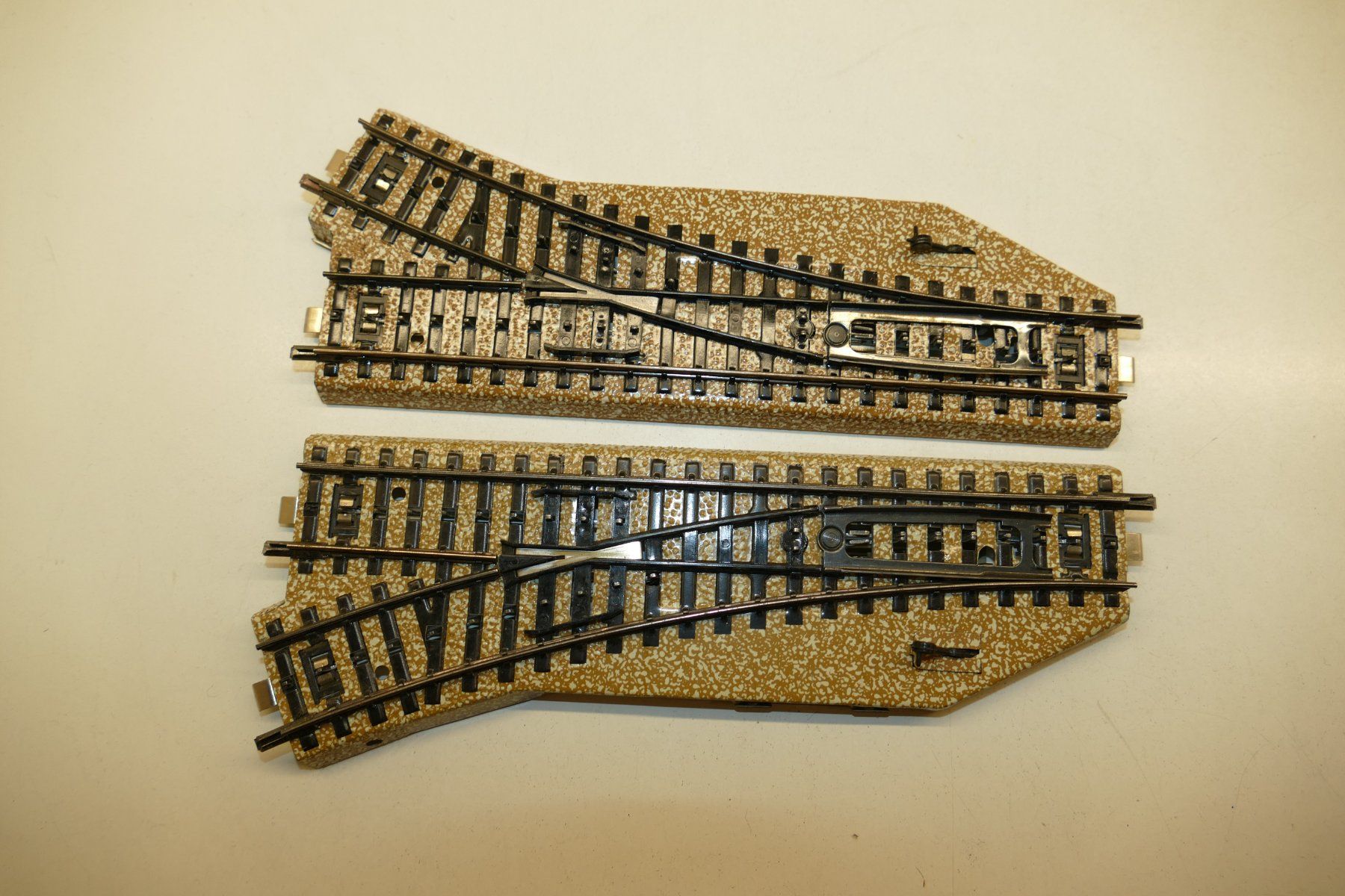 Märklin Modellini di ferrovie: Märklin H0: M-Gleis Handweichenpaar 3 – Usato da Niederhasli venduto da rail-duerst