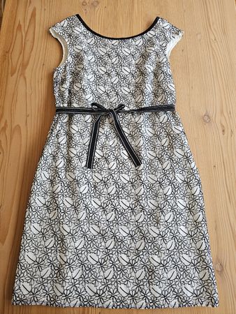 Kleid WEEKEND MaxMara Stickerei Blumenmuster Grösse 42