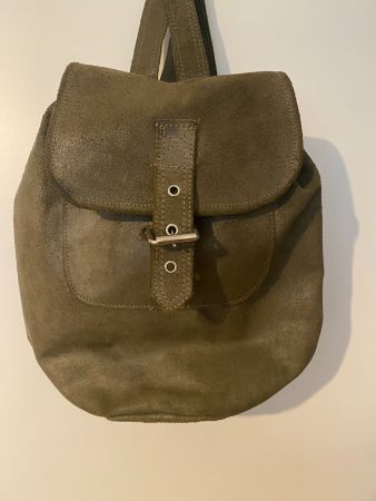 Robuster Leder Rucksack olivgrün