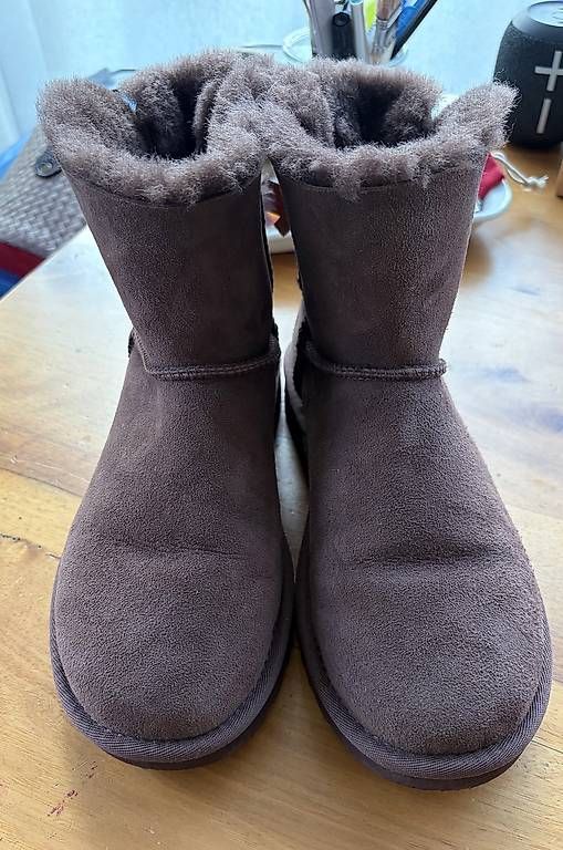 Scarpe da donna: UGGs Suede Ankle Boots – Usato da Zollikon venduto da getridofitnow 4