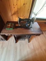 Nähmaschine Singer mit Fusspedal und Tisch (Lampe Defekt)