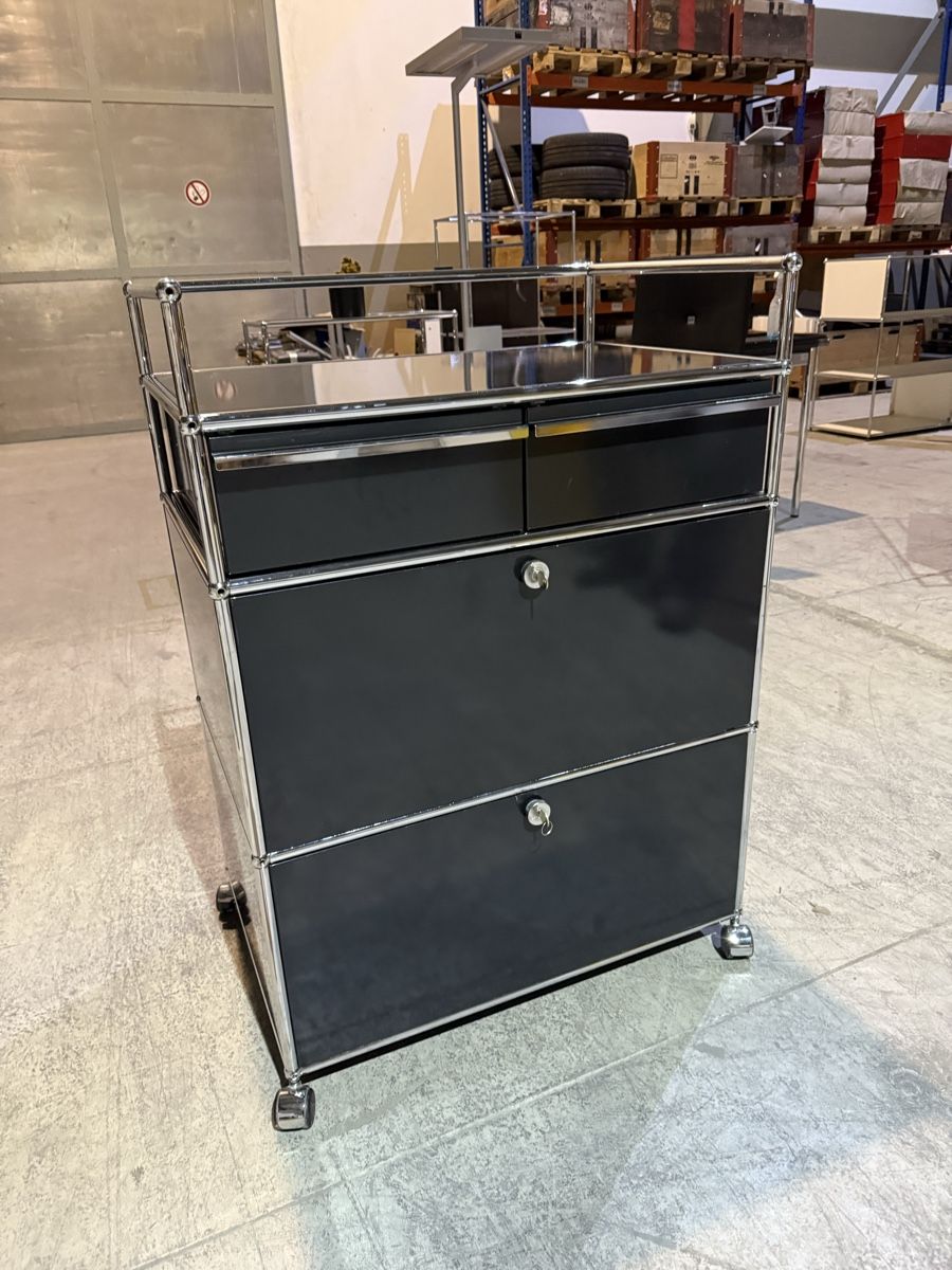 USM Scaffali: USM Haller Sideboard Graphitschwarz auf Rollen ab 1.CHF 001 – Usato da Balsthal venduto da Designhaus.Schmitt 1