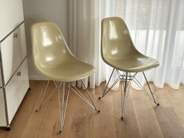 2x Original/Vintage Eames Fiberglass Sidechair