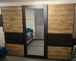 Kleiderschrank