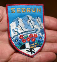 VINTAGE Badge SEDRUN nos ST. GALLER STICKEREI hellblau