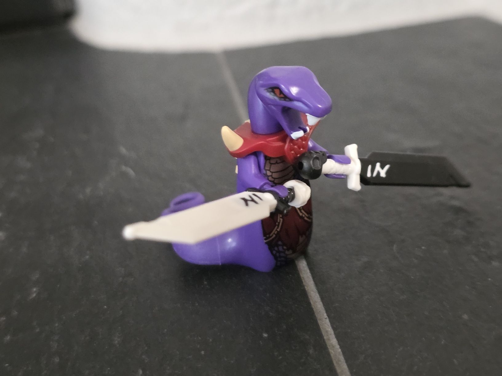 Lego Figuren: Lego Ninjago Schlangenfigur lila mit zwei Schwertern – Gebraucht aus Dorf von Echo_Elements 2
