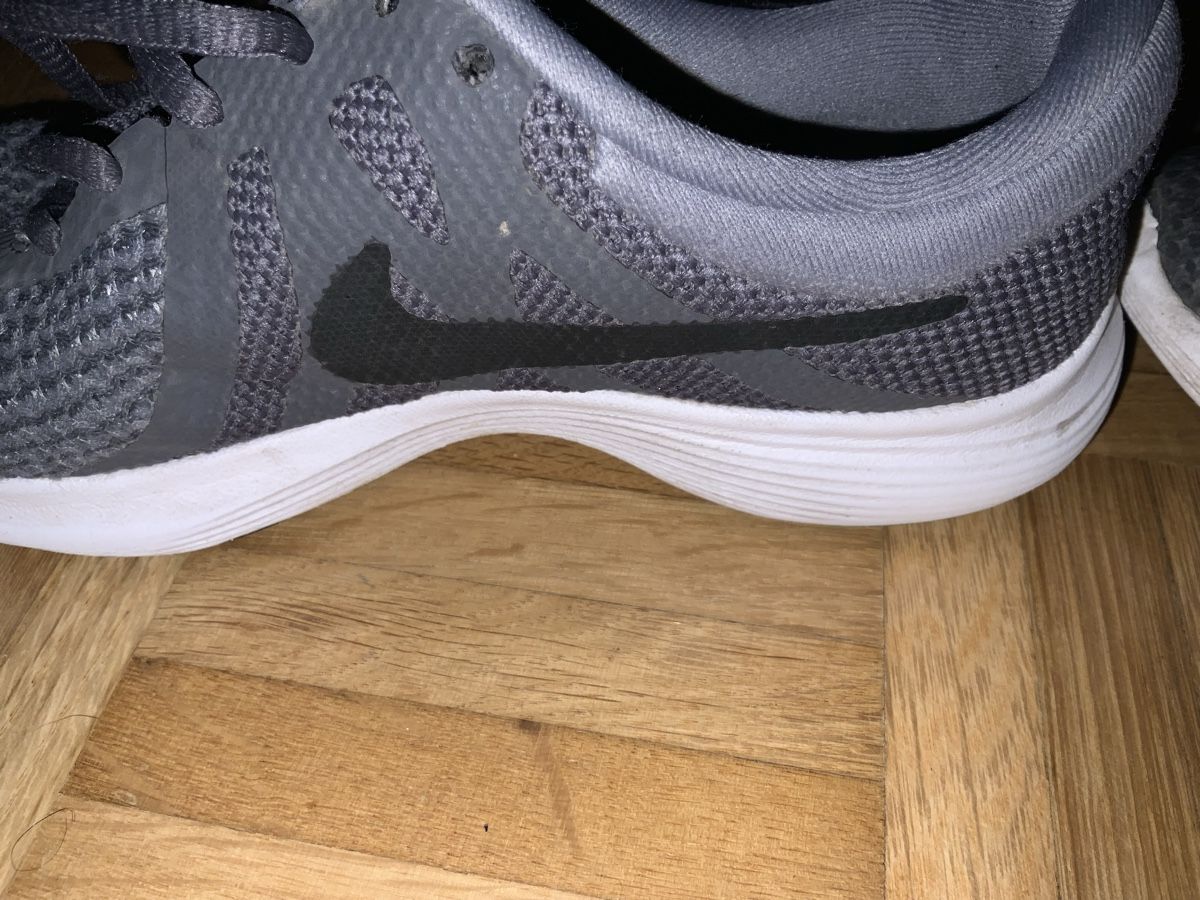 Scarpe per ragazzi: Kinder Sportschuhe, grau, Grösse 35.5 – Usato da Gipf-Oberfrick venduto da ghe_5h7g 1