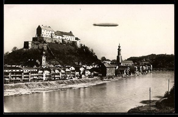Cartoline postali: Burghausen, Zeppelin über der Ortschaft – Usato da Berlin venduto da bartko-reher