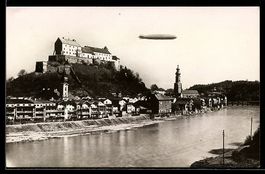 Burghausen, Zeppelin über der Ortschaft