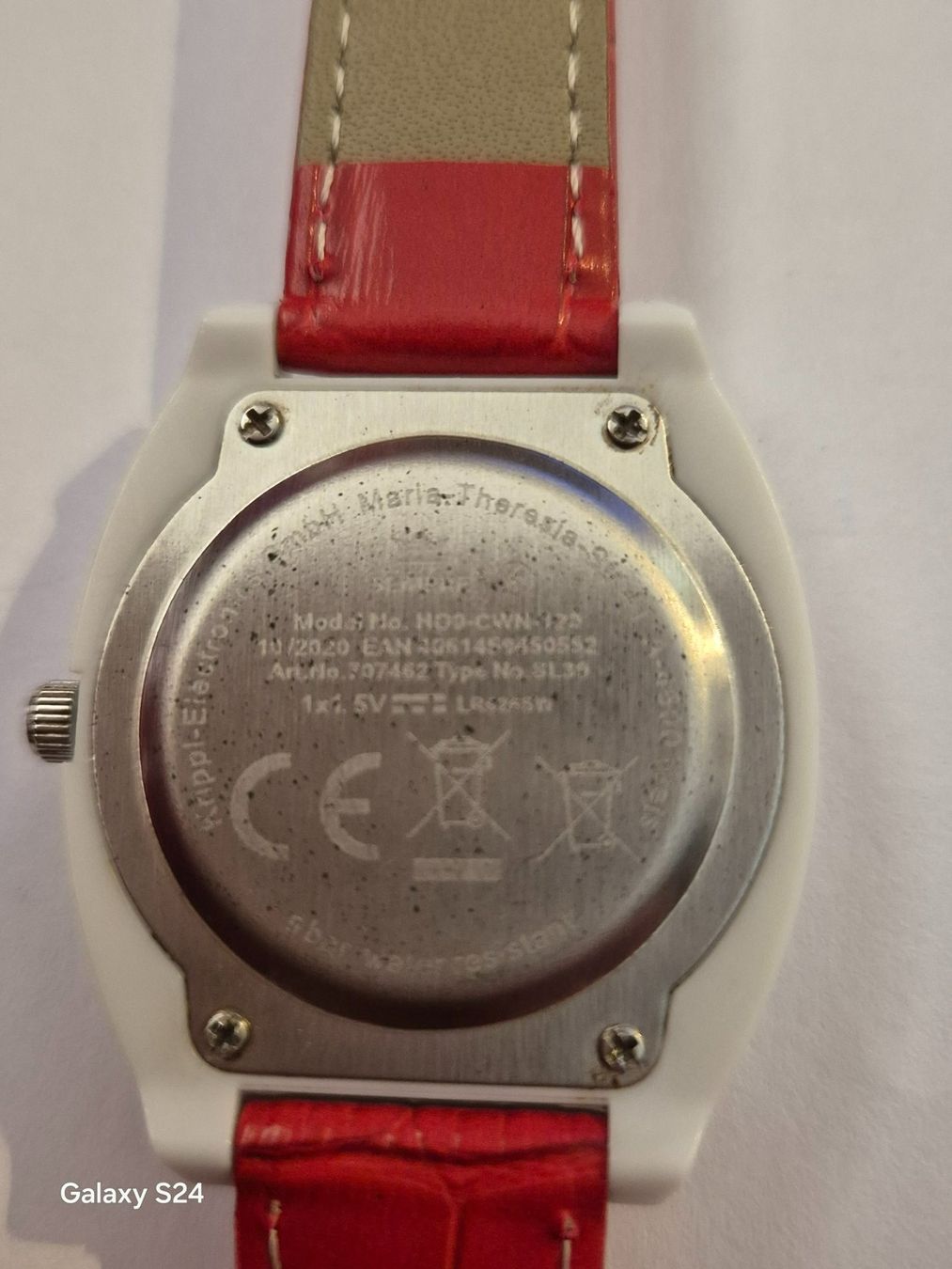 Orologi: Vintage-Uhr mit rotem Armband, einzigartiger Stil! – Usato da Losone venduto da bal_gfp6 5