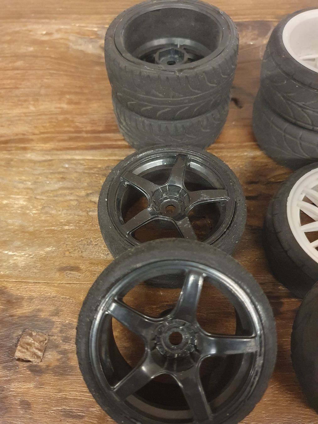 Modellismo RC: RC Radsätze Tourenwagen – Usato da Pfäffikon ZH venduto da Domdalion 1