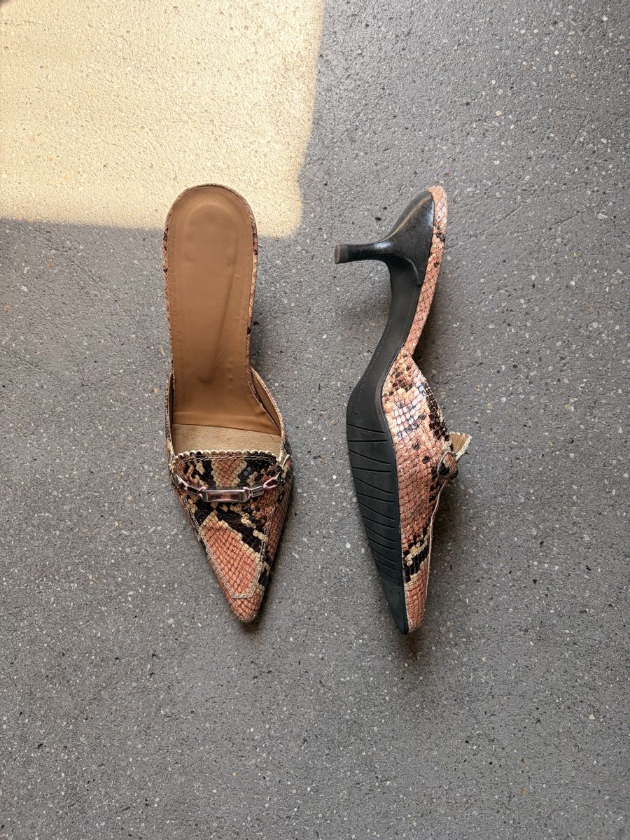 Stuart Weitzman Scarpe da donna: Stuart Weitzmann Y2K Kitten Heels – Nuovo (secondo la descrizione) da Zürich venduto da iva_d2rv