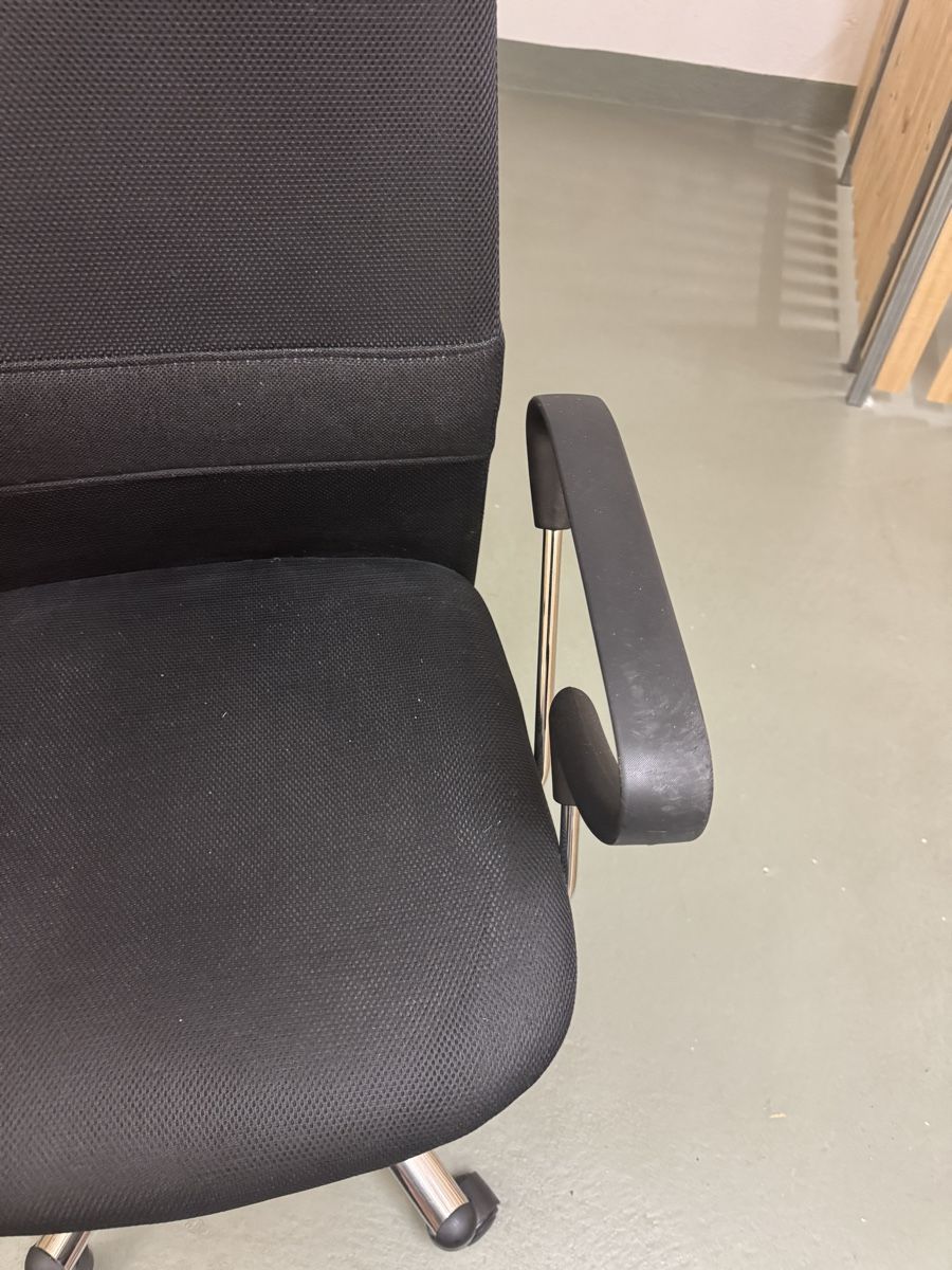 Pfister Poltrone: Office chair black  – Difettoso da Dietikon venduto da and_bv5y 2