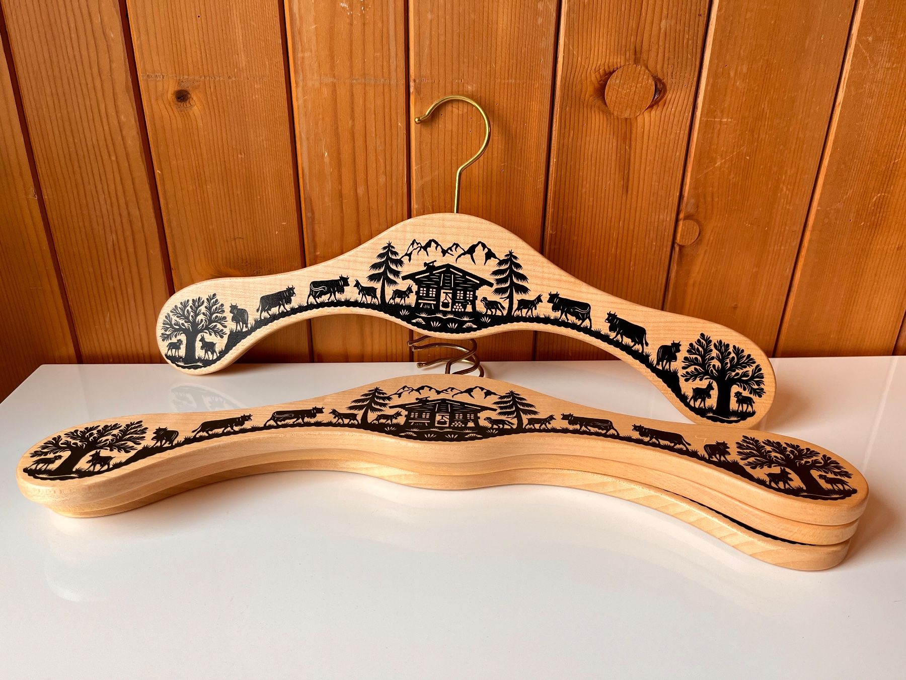 Appendiabiti: Kleiderbügel Holz mit Scherenschnittmotiv – Usato da Saanen venduto da Tricha02 3