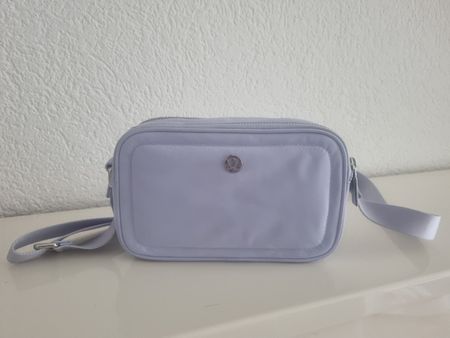 Lululemon Bag, Hellblau, Crossbody Bag, Neuwertig!