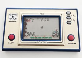 Original Vintage Nintendo Fire Game&Watch. Collectors item.