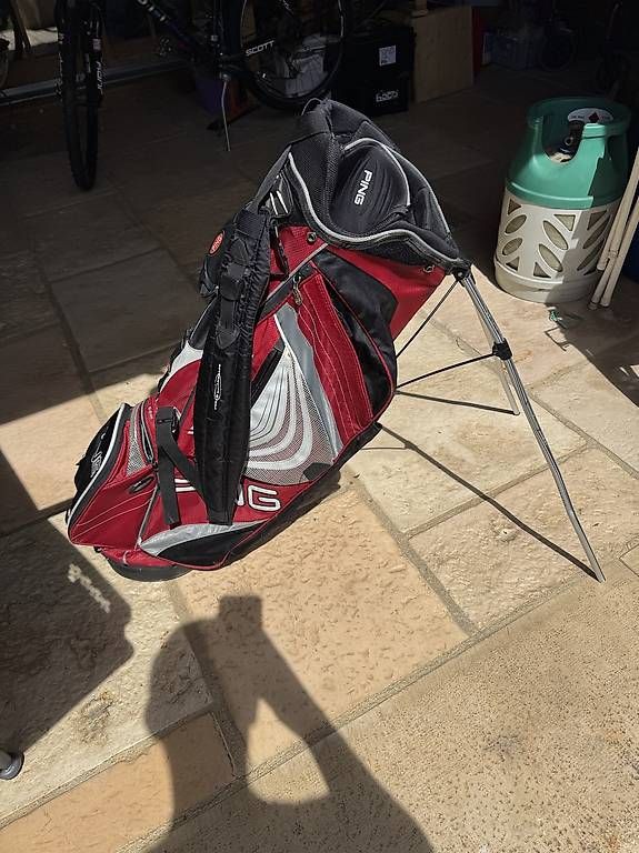 Clubs & Sets: Sac de golf PING Latitude V2 – D'occasion à Lentigny par EcuProd1