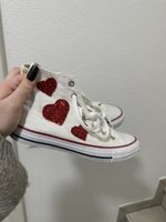 Converse All Star alte bianche con cuori laterali, taglia 39
