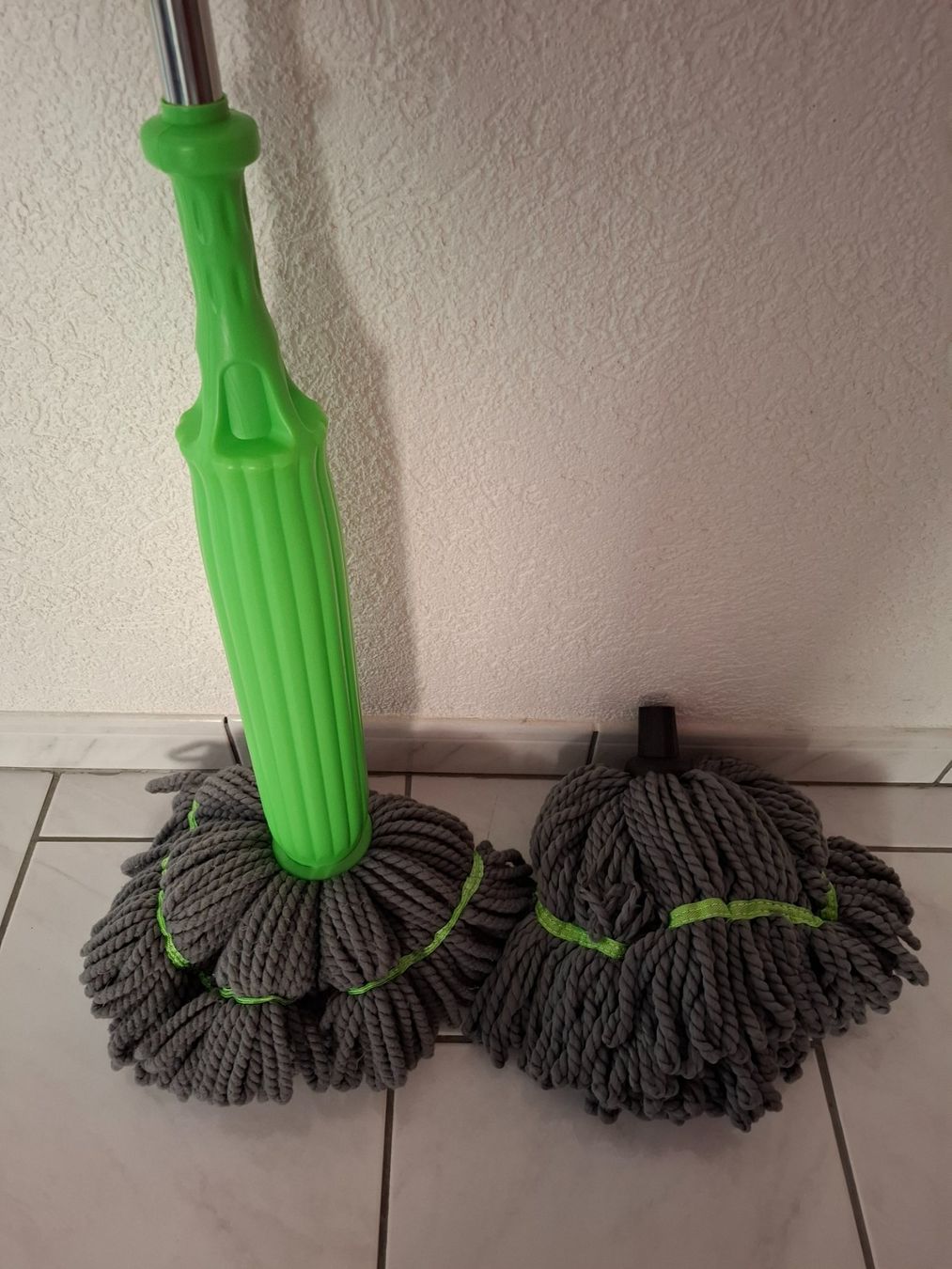 Sonstige Reinigungsgeräte: Serpillère ronde  en microfibre - Comme neuve! – Gebraucht aus Courtemaîche von redg13