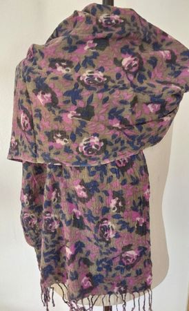 Warmer Wollschal Rosenmuster Pink Blau Beige mit Fransen