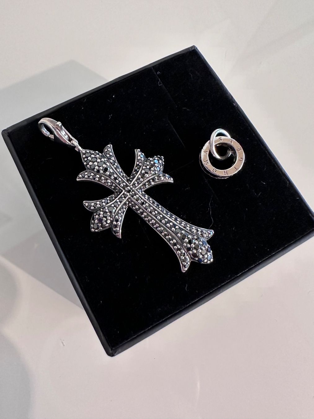 Thomas Sabo Ciondoli: Thomas Sabo Kreuz mit schwarzen Zirkonia – Usato da Güttingen venduto da mar_q2dy 2