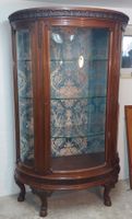 Nussbaum massivholz Vitrine im Jugendstil